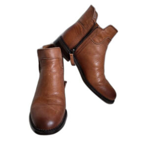 FRANCO SARTO Halford Ankle Boots w/ Side Zippers | 6 | Brown Low Heel